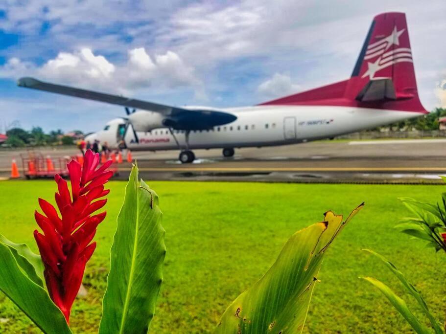 Villa Poetry Garden Bocas Town Colon Island Esterno foto