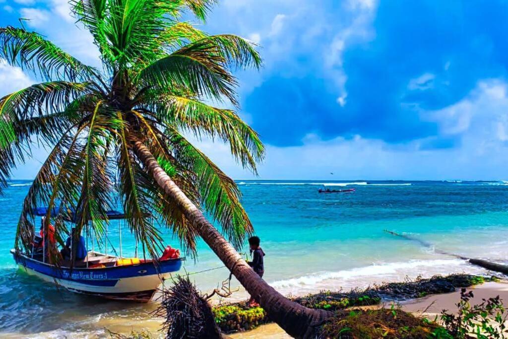Villa Poetry Garden Bocas Town Colon Island Esterno foto
