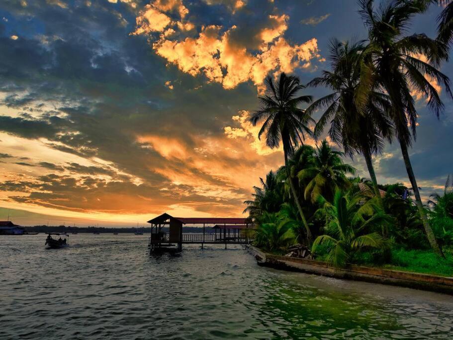 Villa Poetry Garden Bocas Town Colon Island Esterno foto